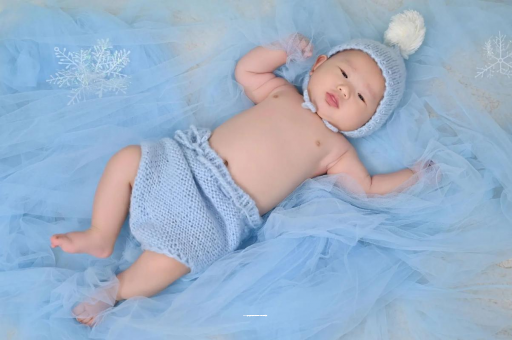 济南宝宝睡迷糊了才肯吃奶 济南宝宝睡迷糊了才肯吃奶